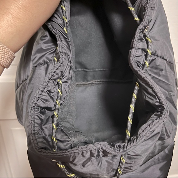 NEW Black Puffer Mini Backpack sporty snaps magnetic clasp adjustable straps - Picture 6 of 8